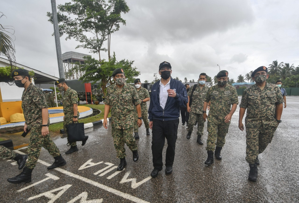 Senior Minister of Defence Datuk Seri Hishammuddin Hussein visits the 8th Infantry Brigade headquarters in Pengkalan Chepa in Kelantan, December 30, 2021. u00e2u20acu201d Bernama pic 