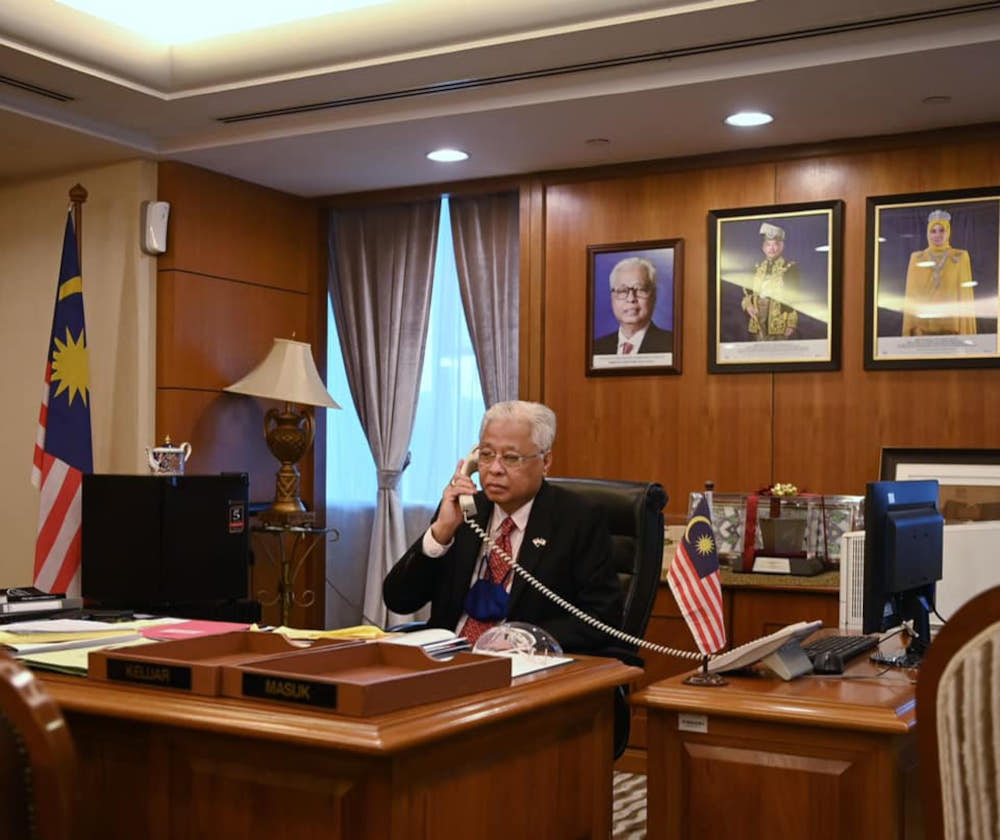 Prime Minister Datuk Seri Ismail Sabri Yaakob receives a phone call from his Japanese counterpart Fumio Kishida, December 2, 2021. u00e2u20acu201d Picture from Facebook/Ismail Sabri Yaakob 