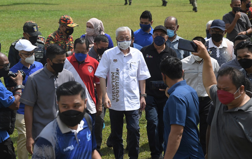 Prime Minister Datuk Seri Ismail Sabri Yaakob arrived to visit flood victims at the relief centre (PPS) in Bentong December 24, 2021. u00e2u20acu2022 Bernama pic
