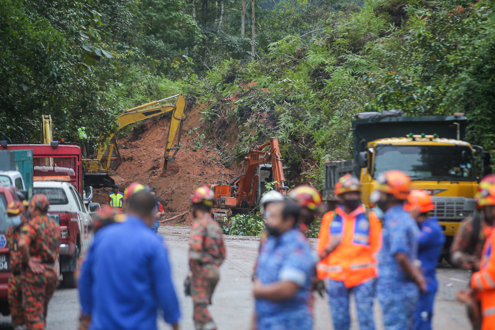 Excavators are pictured clearing soil and debris following a landslide along Jalan Simpang Pulai December 3, 2021. u00e2u20acu201d Picture by Farhan Najib