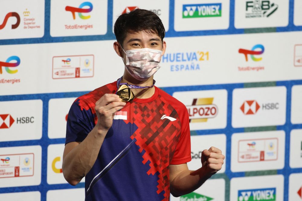 Gold medalist Singapore's Loh Kean Yew celebrates on the podium after winning the men's singles final badminton match of the BWF World Championships in Huelva, on December 19, 2021.  u00e2u20acu201d AFP pic