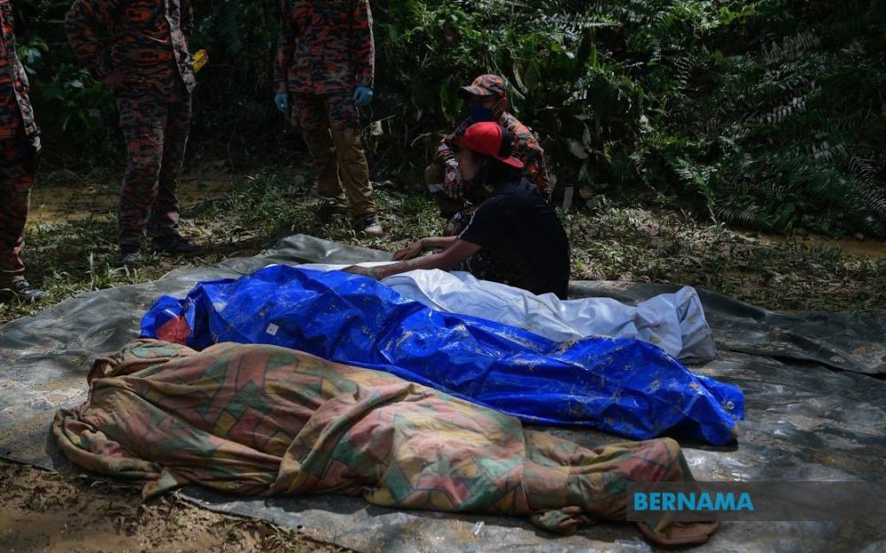Malaysian Fire and Rescue Department (JBPM) personnel retrieved two bodies of mud flood victims in Sungai Telemong, Pahang, December 20, 2021. u00e2u20acu201d Picture via Twitter