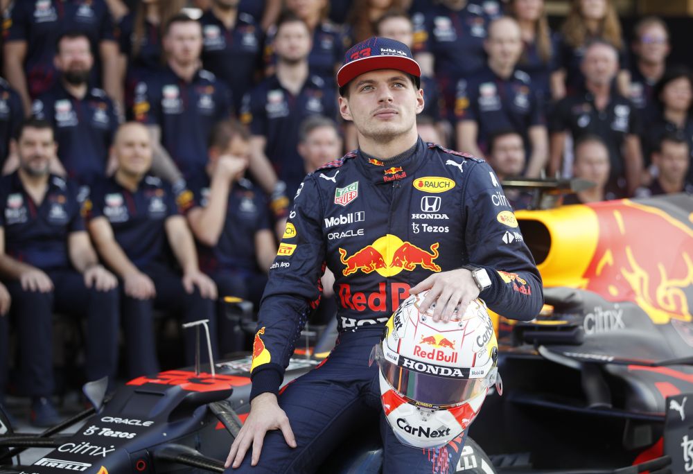 Red Bullu00e2u20acu2122s Max Verstappen poses during a team photo ahead of the Abu Dhabi Grand Prix at the Yas Marina Circuit, Abu Dhabi December 9, 2021. u00e2u20acu201d Reuters pic