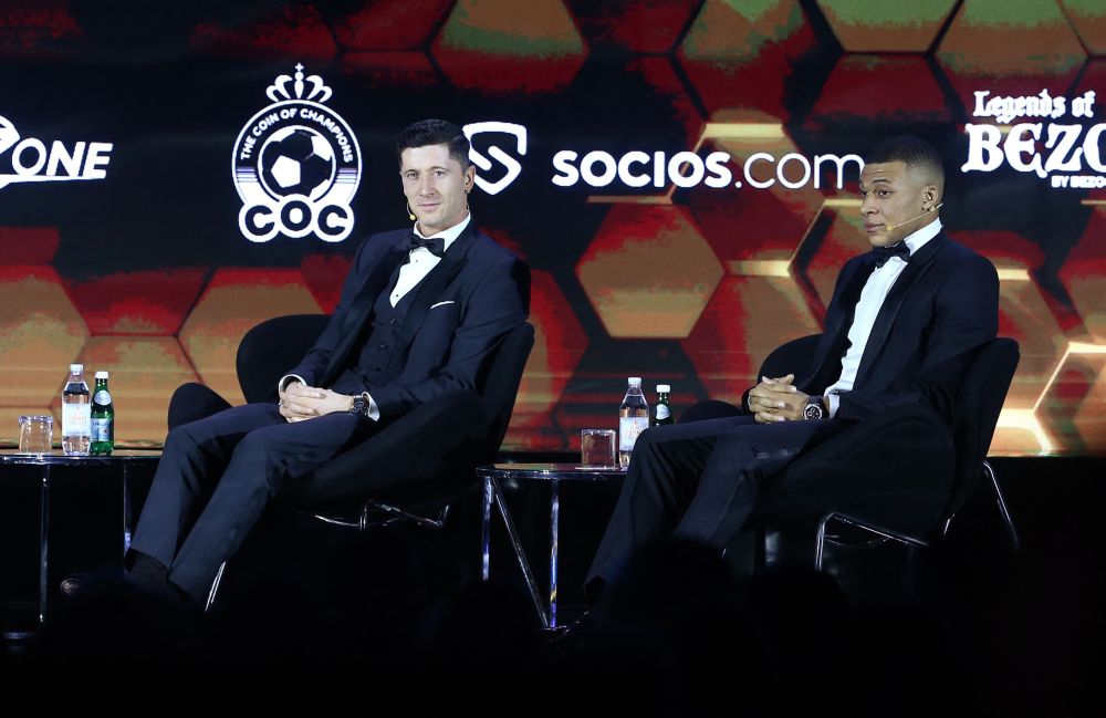 Bayern Munich's Robert Lewandowski and Paris St Germain's Kylian Mbappe during the Globe Soccer Awards at the Burj Khalifa, Dubai December 27, 2021. u00e2u20acu201d Reuters picnn
