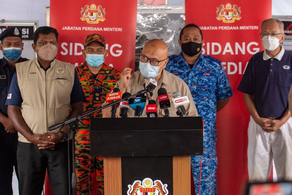 National Disaster Management Agency (Nadma) director-general Datuk Aminuddin Hassim speaks to the media during the Ops Banjir press conference in Shah Alam, December 23, 2021. u00e2u20acu201d Picture by Shafwan Zaidon