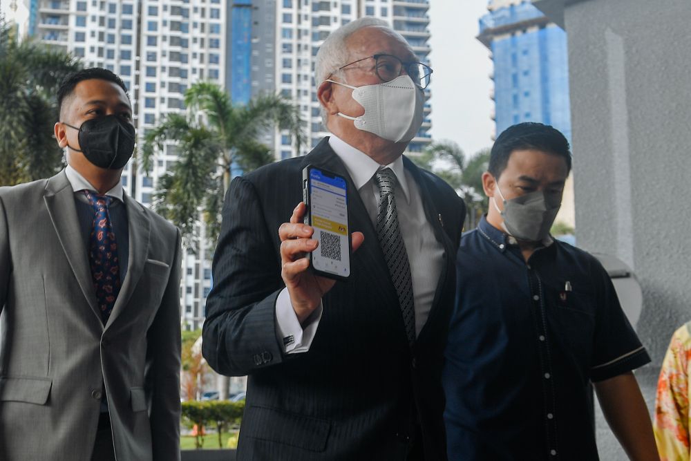 Datuk Seri Najib Razak is pictured at the Kuala Lumpur High Court. December 16, 2021. u00e2u20acu201d Picture by Shafwan Zaidon