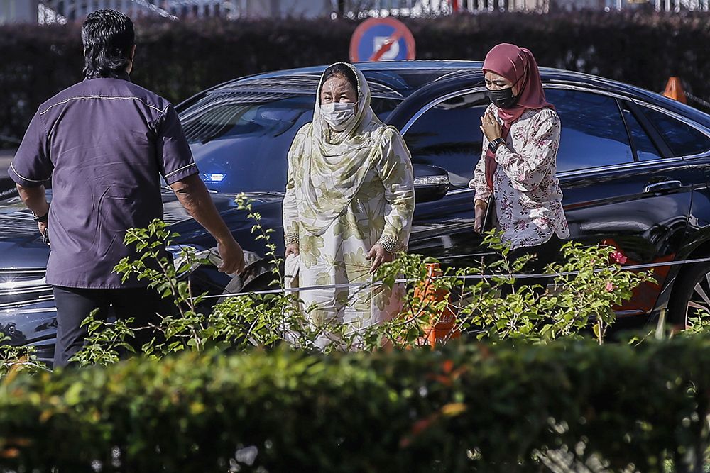 Datin Seri Rosmah Mansor arrives at the Kuala Lumpur High Court December 12, 2021. u00e2u20acu201d Picture by Hari Anggara