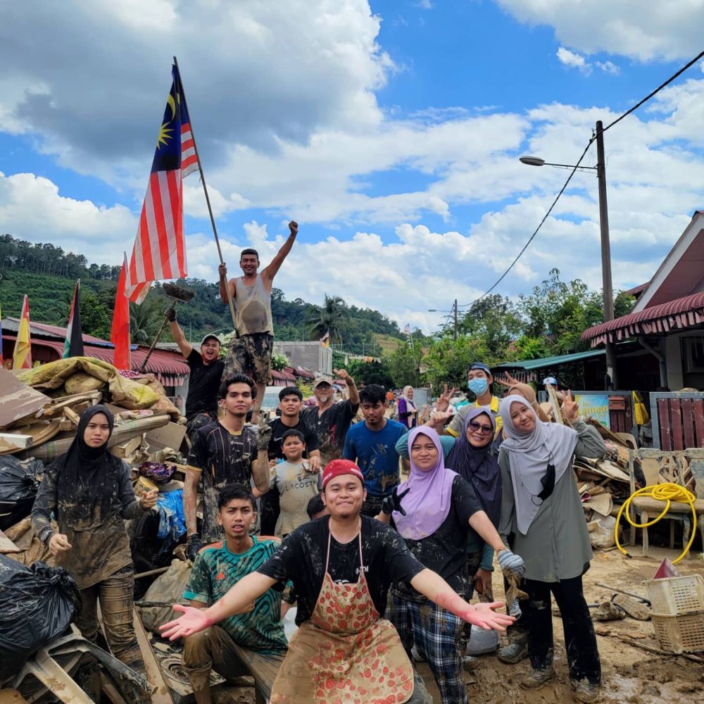 In Hulu Langat, Taman Sri Nanding community has begun the rebuilding in style. — Picture via Facebook