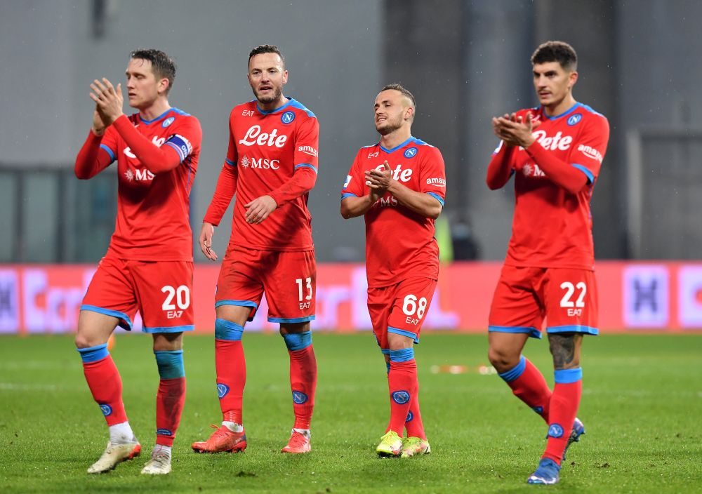 Napoli players applaud fans after the match against Sassuolo at Mapei Stadium, Reggio Emilia December 1, 2021. u00e2u20acu201d Reuters pic