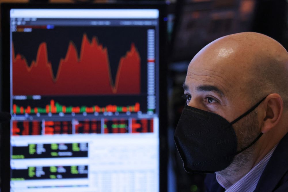 A trader in a face mask works on the trading floor at the New York Stock Exchange as the Omicron coronavirus variant continues to spread in Manhattan December 20, 2021. u00e2u20acu201dReuters pic