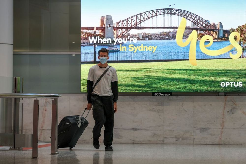 A traveller arrives at the international terminal at Sydney Airport, as countries react to the new coronavirus Omicron variant amid the coronavirus disease (Covid-19) pandemic, in Sydney, Australia, November 30, 2021. u00e2u20acu201d Reuters pic