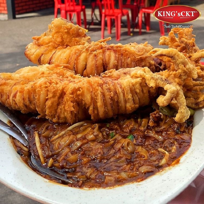 Not to be missed ― King's Char Kuey Teow that comes with a variety of meat and seafood. ― Picture via instagram/kingsckt
