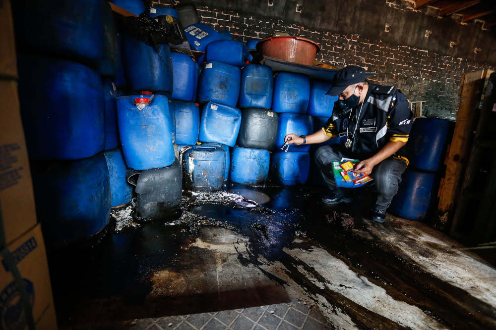 Checks also revealed that some of the shrimp paste, which was supposed to expire in 2024, had already gone bad and kept to be sold to their suppliers. — Picture by Sayuti Zainudin