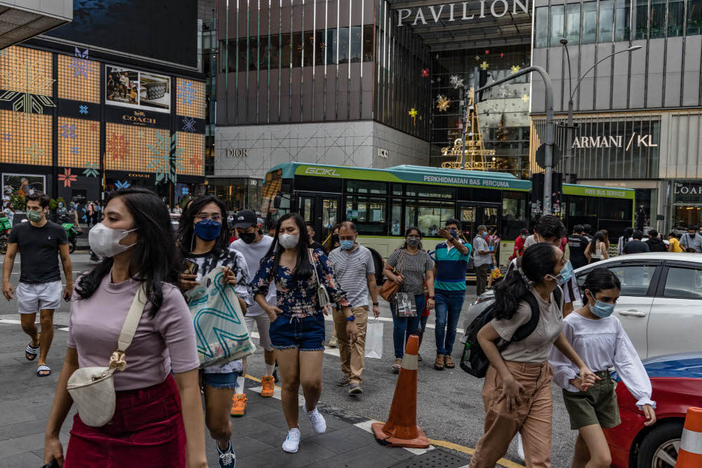 People are seen wearing protective masks as they walk along the Bukit Bintang shopping area in Kuala Lumpur, December 30, 2021. u00e2u20acu201d Picture by Firdaus Latif