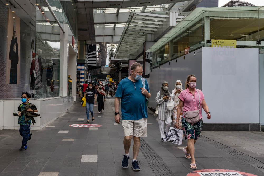 People are seen wearing protective masks as they walk along the Bukit Bintang shopping area in Kuala Lumpur, December 30, 2021. u00e2u20acu201d Picture by Firdaus Latif