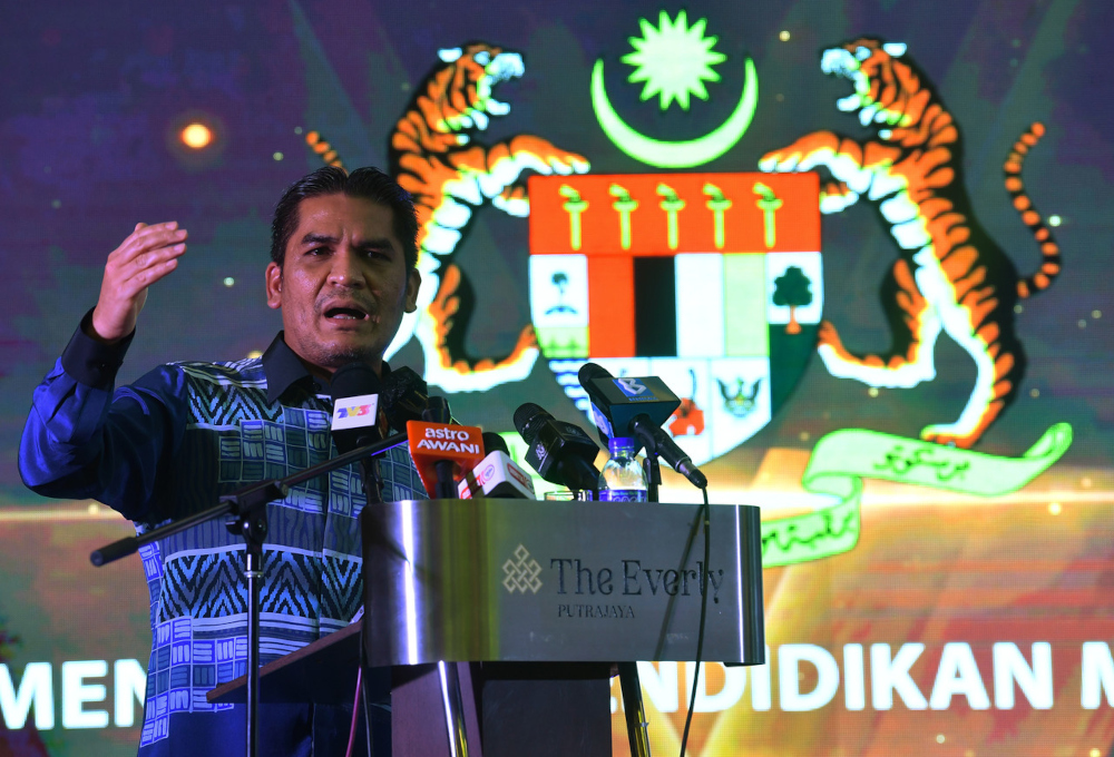 Senior Education Minister Datuk Mohd Radzi Md Jidin speaks at the 2021 National Teachersu00e2u20acu2122 Day Award Presentation Ceremony in Putrajaya, December 16, 2021. u00e2u20acu201d Bernama picn