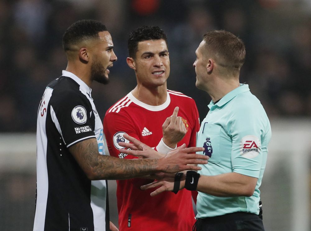 Manchester United's Cristiano Ronaldo and Newcastle United's Jamaal Lascelles with referee Craig Pawson at St Jamesu00e2u20acu2122 Park, Newcastle December 27, 2021. u00e2u20acu201d Reuters pic