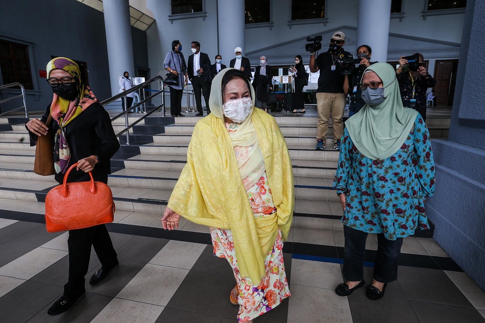 Datin Seri Rosmah Mansor arrives at the Kuala Lumpur High Court December 23, 2021. u00e2u20acu201d Picture by Hari Anggara 