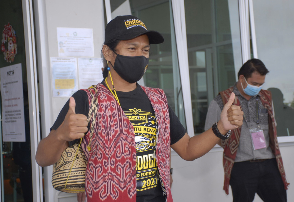 Fadhil Mohd Isa, a local YouTuber known as Cardock, after submitting his nomination papers at the Dudong nomination centre, Sibu Jaya Public Library, December 6, 2021. u00e2u20acu201d Bernama pic 