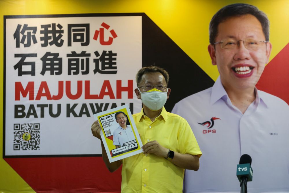 SUPP president Datuk Seri Dr Sim Kui Hian speaks to reporters during a press conference in Kuching December 7, 2021. u00e2u20acu201d Picture by Yusof Mat Isa