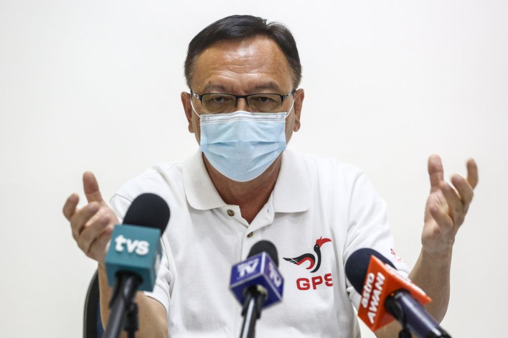 SUPPu00e2u20acu2122s Batu Kitang candidate Lo Khere Chiang speaks to reporters during a press conference in Kuching December 16, 2021.  u00e2u20acu201d Picture by Yusof Mat Isa