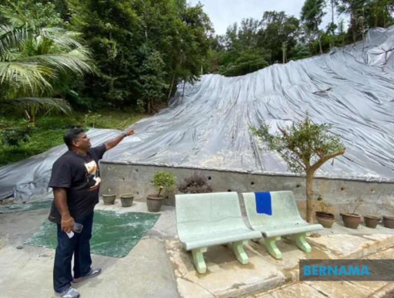A Bernama check found that, apart from the badly-hit area on Jalan 7/3, there were also small-scale landslides in the nearby area, namely on Jalan 7/4, which was only cordoned off with tape. u00e2u20acu201d Picture from Twitter/Bernama TV