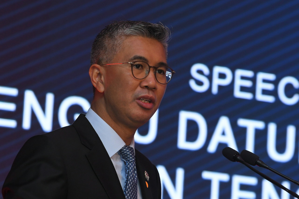 Finance Minister Datuk Seri Tengku Zafrul Abdul Aziz delivering a speech during the Labuan FSAu00e2u20acu2122S 25th Anniversary Commemorative Coin Launch in Petaling Jaya, December 15, 2021. u00e2u20acu201d Bernama pic 