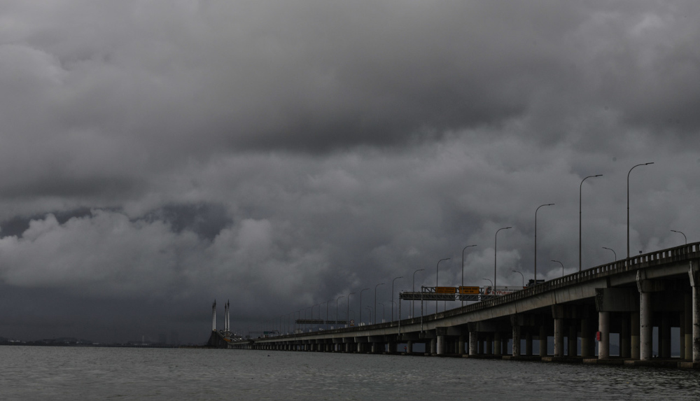Rain clouds over George Town in Penang, December 2, 2021. u00e2u20acu201d Bernama pic 