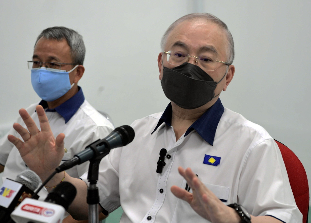 MCA president Datuk Seri Wee Ka Siong speaks at a press conference after chairing the Johor MCA liaison committee meeting at the Johor MCA headquarters in Johor Baru, December 30, 2021. u00e2u20acu201d Bernama pic 