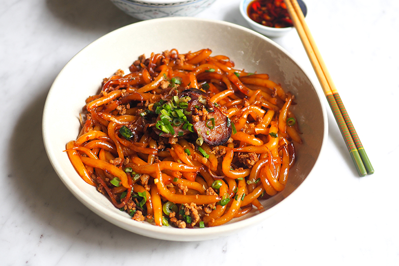 You can also order 'sam kan cheong' noodles at the same stall where the dry version is fragrant with fried shallots.
