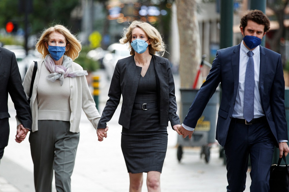 Theranos founder Elizabeth Holmes (centre) arrives to attend her fraud trial at federal court in San Jose, California January 3, 2022. u00e2u20acu201d Reuters pic