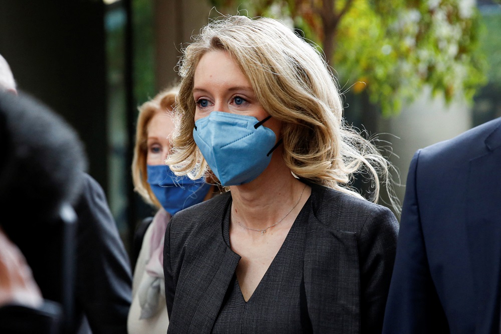 Theranos founder Elizabeth Holmes (centre) arrives to attend her fraud trial at federal court in San Jose, California January 3, 2022. u00e2u20acu201d Reuters pic