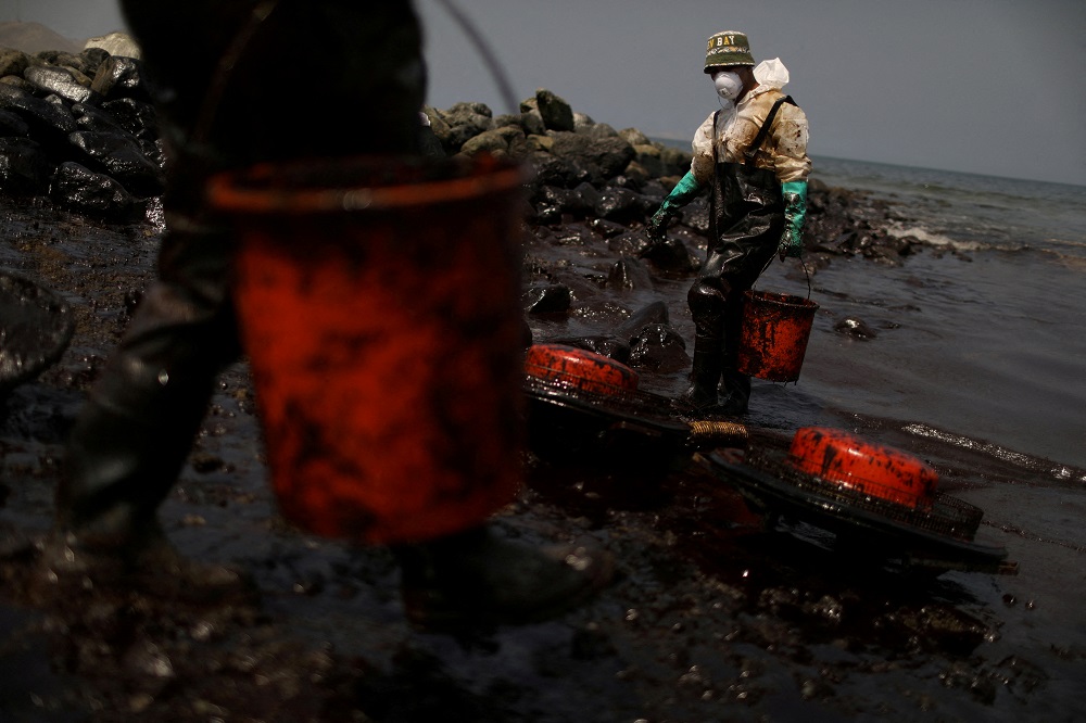 Workers clean up an oil spill following an underwater volcanic eruption in Tonga, in Ancon, Peru January 25, 2022. u00e2u20acu201d Reuters pic