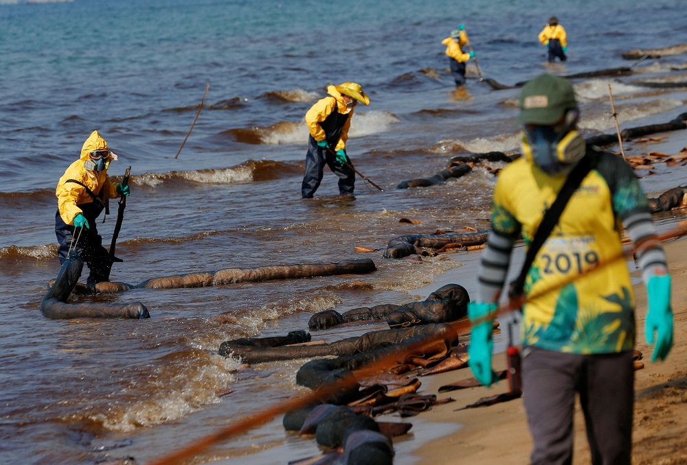 Workers clean oil spills caused by a leak from an undersea pipeline 20 km off Thailandu00e2u20acu2122s eastern coast at Mae Ramphueng beach in Rayong province, Thailand January 29, 2022. u00e2u20acu201d Reuters pic