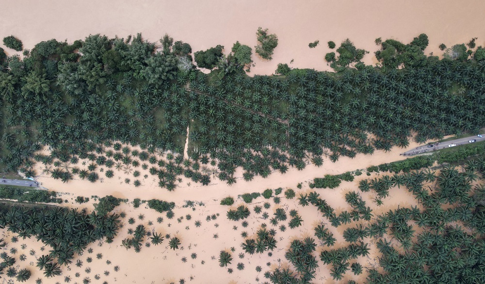 An aerial view shows a road connecting Kuala Nal and Lepan Pauh submerged in flood water due to the overflow of Sungai Kelantan, at Kuala Krai December 31, 2021. u00e2u20acu201d Bernama pic