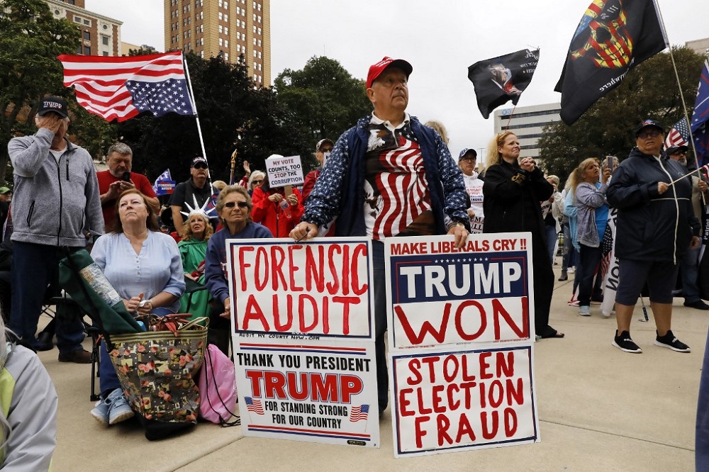 Protesters call for a u00e2u20acu02dcforensic auditu00e2u20acu2122 of the 2020 presidential election, during a demonstration by a group called Election Integrity Fund and Force outside of the Michigan State Capitol, in Lansing October 12, 2021. u00e2u20acu201d AFP pic