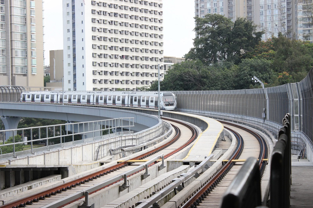 Delay at the Kajang MRT Line has triggered furious commuters to share photos and videos of crowded MRT and MRT stations on social media. u00e2u20acu201d Picture courtesy of Twitter/ AskRapidKL