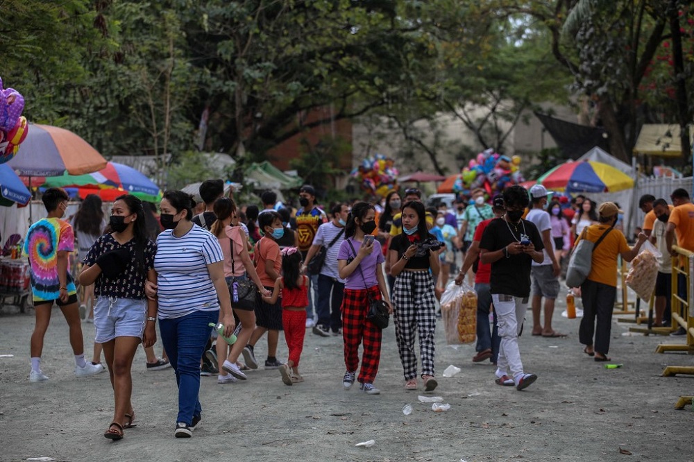 People visit a park on New Year's Day in Quezon City, east of Manila January 1, 2022. u00e2u20acu201d AFP pic