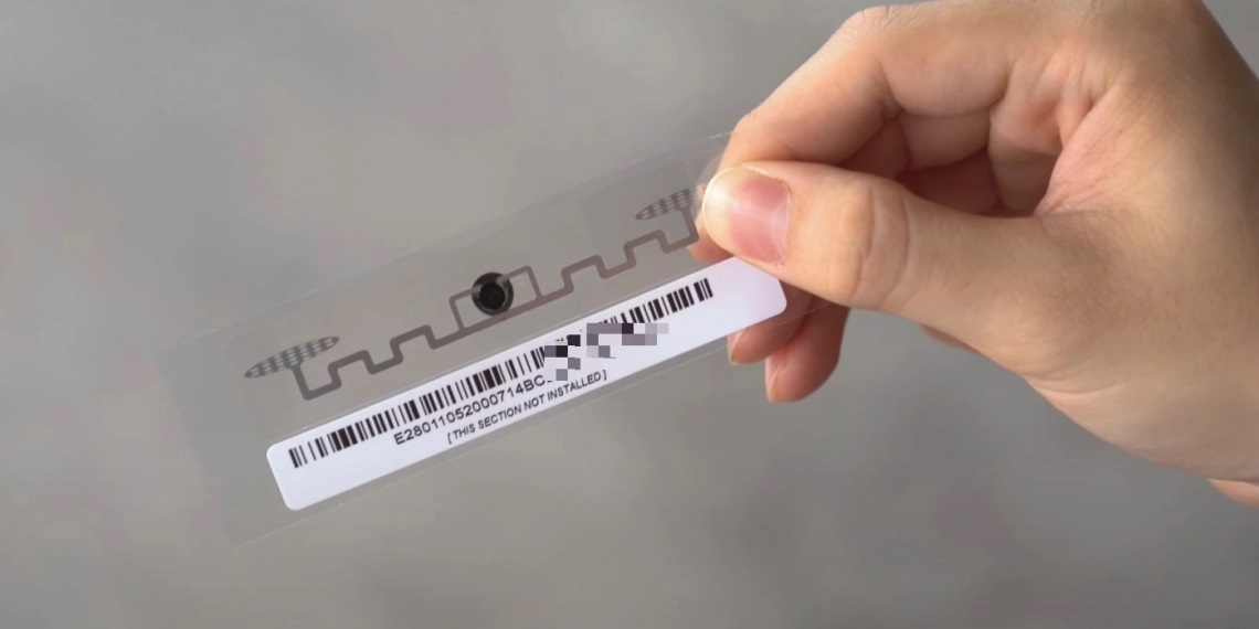 Unlike Touch u00e2u20acu02dcn Go card and SmartTAG, each unique RFID tag is tied to a specific vehicle and is non-transferable. u00e2u20acu201d SoyaCincau pic