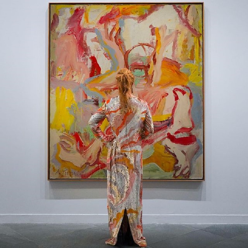 The creator of the Instagram account matchwithart offers internet users the chance to discover the exhibitions of the moment by matching her outfits to the works of her choice. u00e2u20acu201d Picture via Instagram/Matchwithart