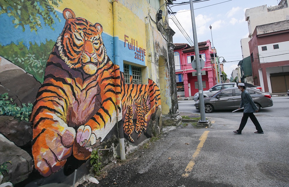 The tigress and her three cubs are Eric Laiu00e2u20acu2122s first subjects as he kickstarts the refurbishment of the mural. u00e2u20acu201d Picture by Farhan Najib