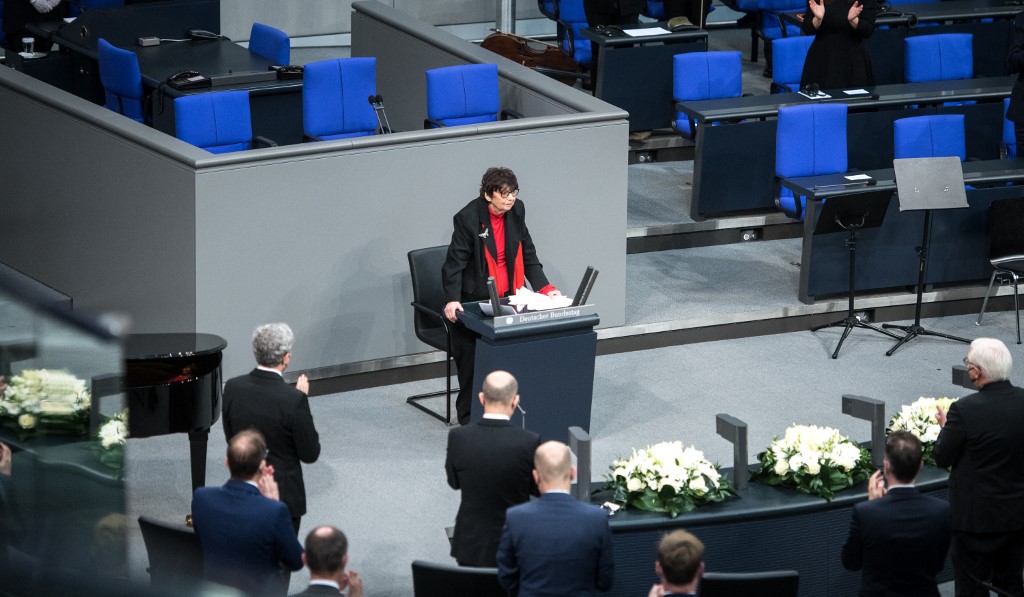 Holocaust survivor Inge Auerbacher (centre) receives applause after delivering her speech at the plenary hall of the German Bundestag (lower house of parliament) on January 27, 2022, the International Holocaust Remembrance Day. u00e2u20acu201d AFP picn n