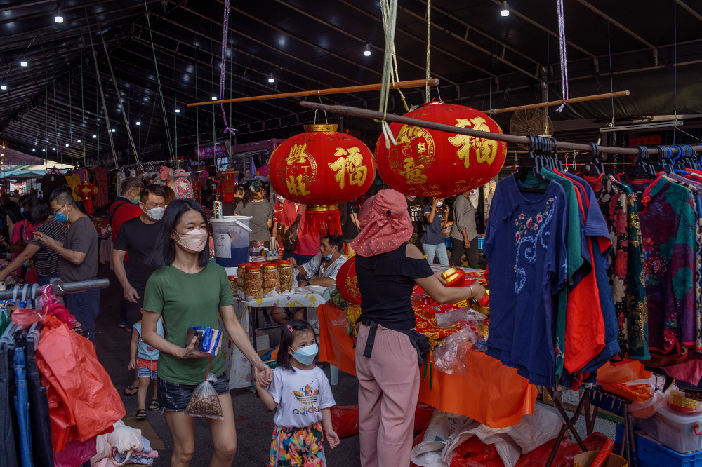 People shop ahead of the Chinese New Year celebrations at a shop in Pandamaran, Klang January 30, 2022. — Picture by Shafwan Zaidon 