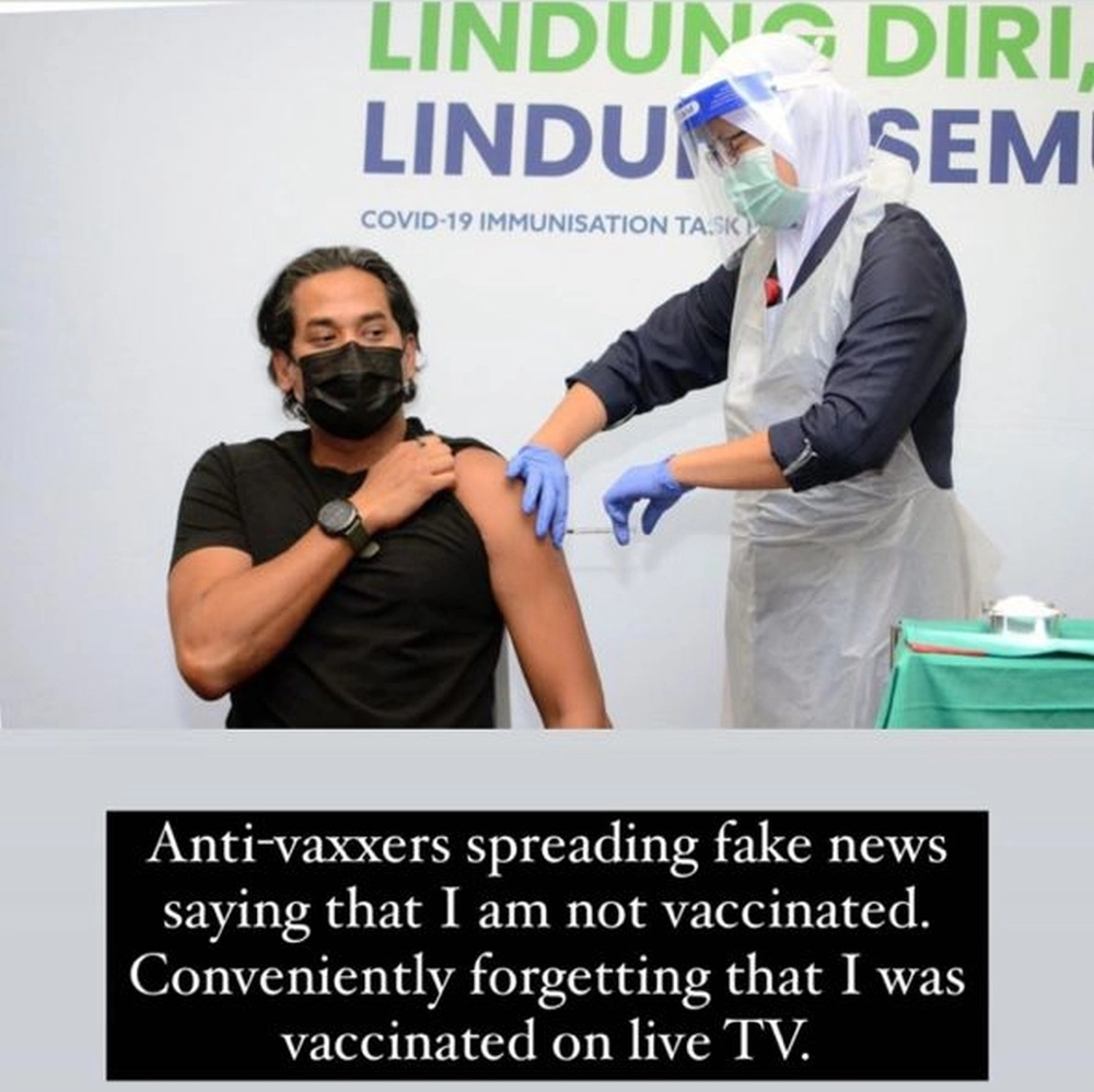 Khairy was the first person in Malaysia to receive the Sinovac Covid-19 vaccine after promising that he will take the next vaccine approved by the National Pharmaceutical Regulatory Agency (NPRA).— SoyaCincau pic