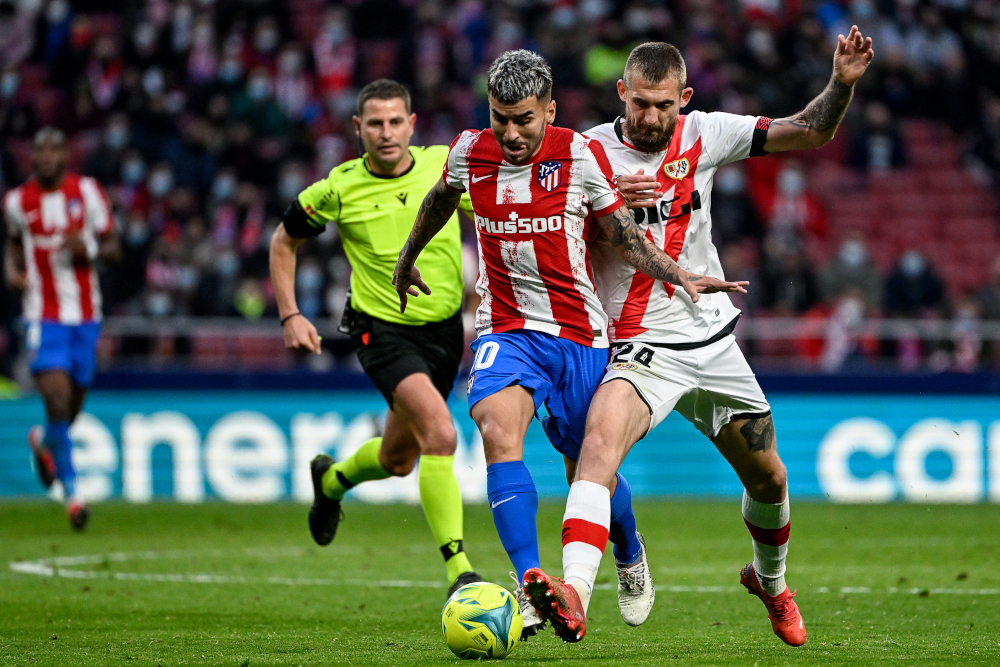 Atletico Madrid forward Angel Correa fights for the ball with Rayo Vallecano defender Esteban Saveljich during the Spanish league match at the Wanda Metropolitano stadium in Madrid, January 2, 2022. u00e2u20acu201d AFP picnn