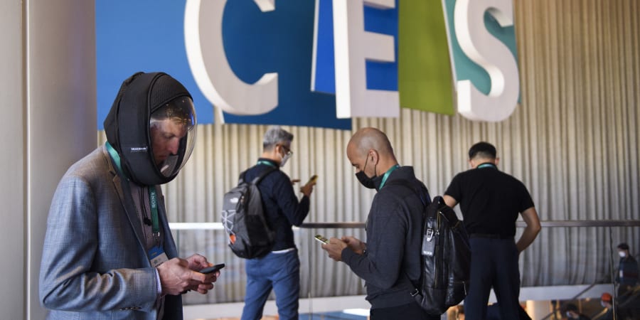 An attendee wears an AIR2 x MicroClimate full face mask at The Venetian Expo during the Consumer Electronics Show (CES). u00e2u20acu201d ETX Studio pic