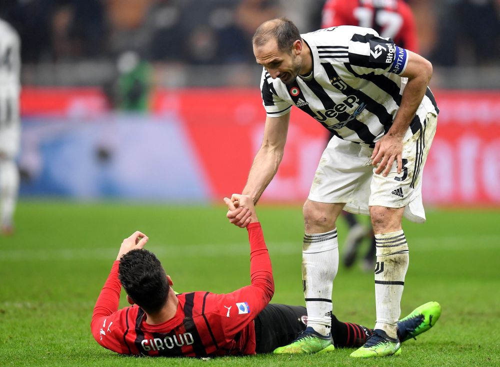 AC Milan's Olivier Giroud and Juventus' Giorgio Chiellini during the match at San Siro, Milan January 23, 2022. u00e2u20acu201d Reuters picnn