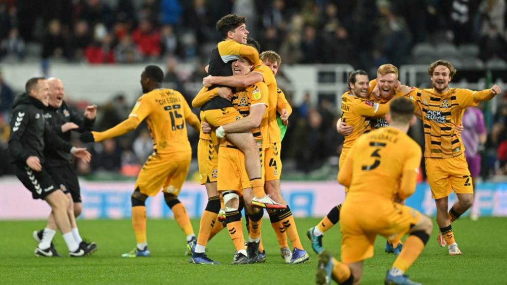 Cambridge Unitedu00e2u20acu2122s players celebrate on the pitch after the English FA Cup football match against Newcastle United at St Jamesu00e2u20acu2122 Park in Newcastle January 8, 2022. u00e2u20acu201d AFP pic