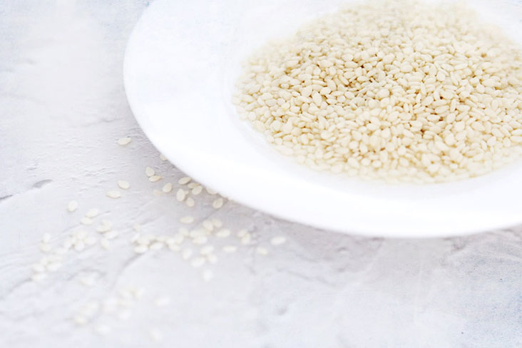 The white sesame seeds lend a delicate nutty aroma.
