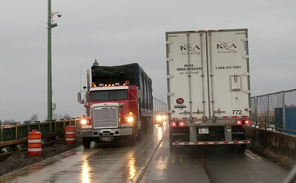 Cross-border transport trucks cross paths on the Peace Bridge at the Canada U.S. border in Buffalo, New York January 10, 2018. u00e2u20acu2022 Reuters file pic